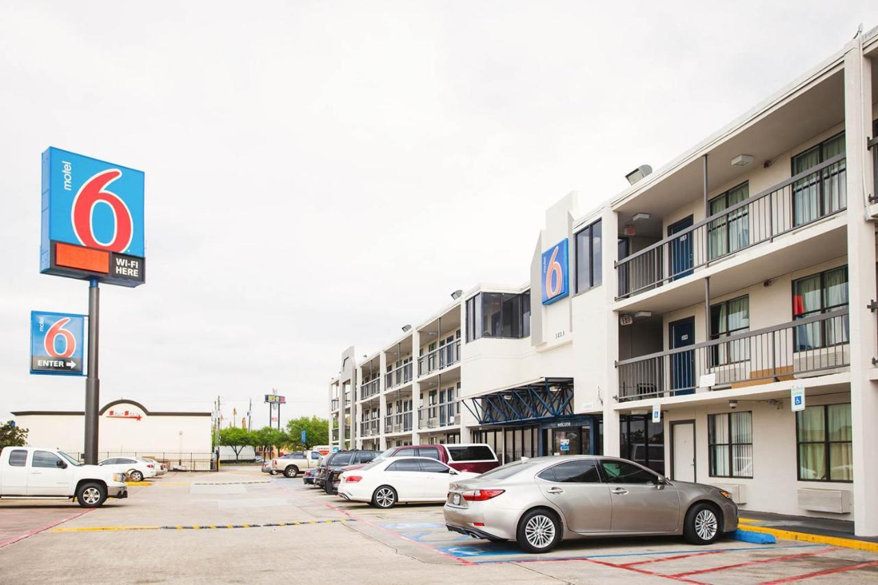 Studio 6 Houston Tx Medical Center Nrg Stadium Bagian luar foto